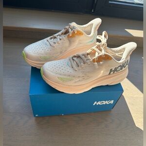 Hoka Clifton 9- vanilla astral